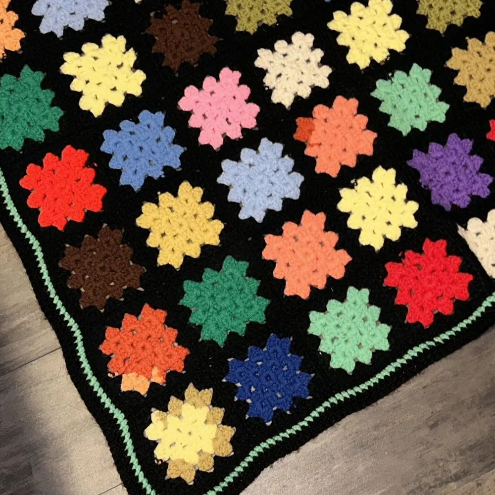 Vtg Granny Square Afghan Crochet Baby Blanket Roseanne 3'x4'‎ Small A1